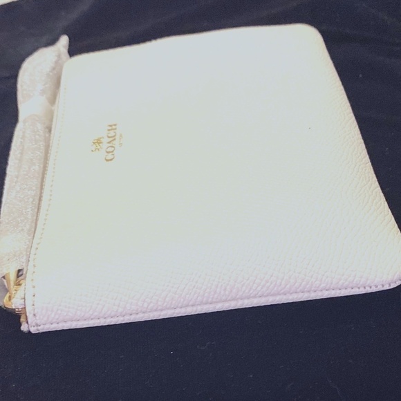 New Coach Corner Zip Wristlet - Picture 5 of 9